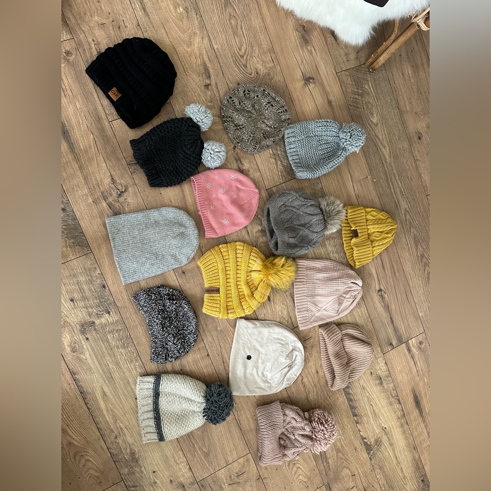 Bulk sale: 15 beanies for women